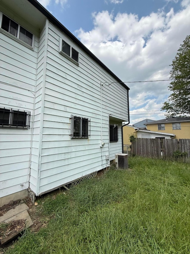 3391 Compton Dr, Columbus, OH 43219 - view of home's exterior featuring a central air condition unit
