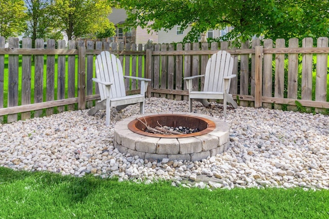 9188 Colonial Commons Dr, Columbus, OH 43240 - view of yard with a fire pit