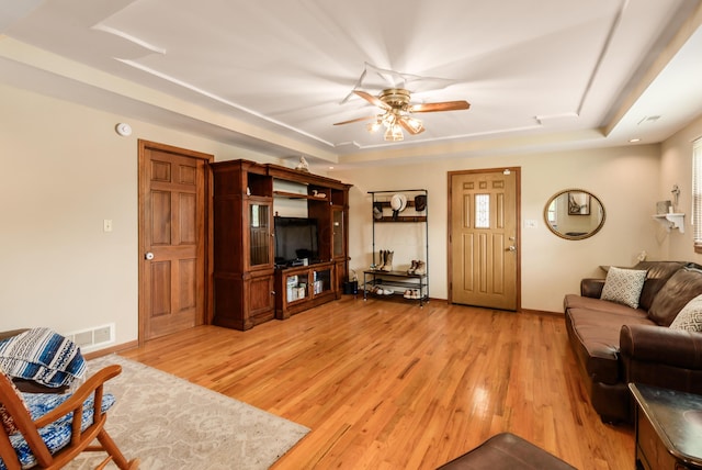 4005 Curtis Ave, Grove City, OH 43123 - living area featuring a raised ceiling, light wood-style floors, and a ceiling fan