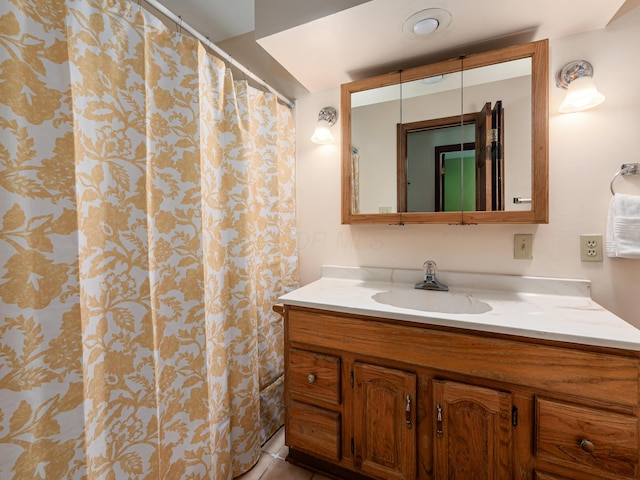 4005 Curtis Ave, Grove City, OH 43123 - full bath featuring vanity, a shower with shower curtain, and tile patterned flooring