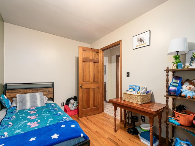 4005 Curtis Ave, Grove City, OH 43123 - bedroom with light wood finished floors