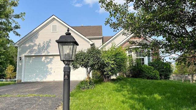 1080 Oxford Dr N, Pataskala, OH 43062 - view of front of home featuring asphalt driveway