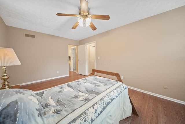 816 Coss Cir, Westerville, OH 43081 - bedroom featuring wood finished floors, a ceiling fan, and a textured ceiling