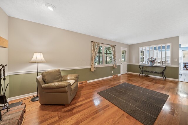 816 Coss Cir, Westerville, OH 43081 - living room featuring wood finished floors and baseboards