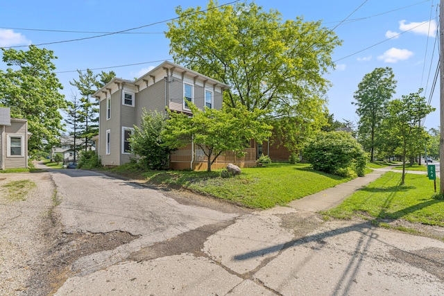 264 W High St, Mount Gilead, OH 43338 - view of front facade featuring a front lawn