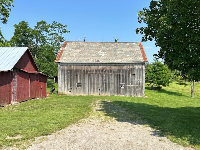 12317 State Route 188, Thornville, OH 43076 - view of barn with a lawn and driveway