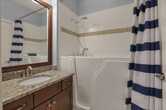 5685 Slater Rdg, Hilliard, OH 43026 - full bathroom featuring shower / bath combination with curtain and vanity