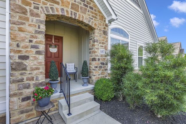 5685 Slater Rdg, Hilliard, OH 43026 - property entrance featuring stone siding