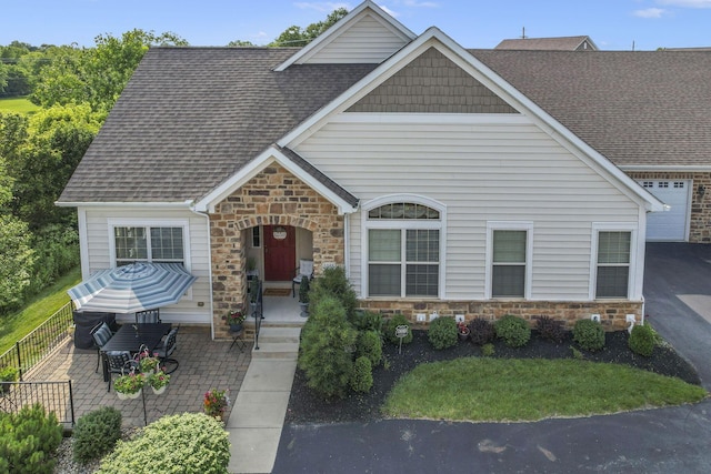 5685 Slater Rdg, Hilliard, OH 43026 - view of front facade featuring stone siding and a shingled roof