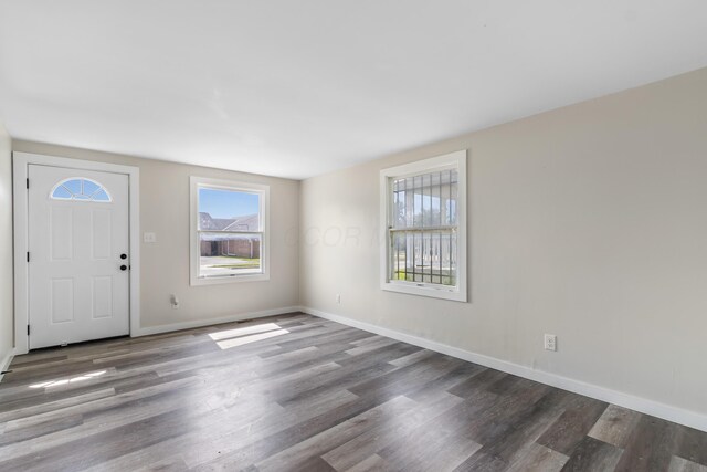 2045 Joyce Ave, Columbus, OH 43219 - entrance foyer featuring wood finished floors and baseboards