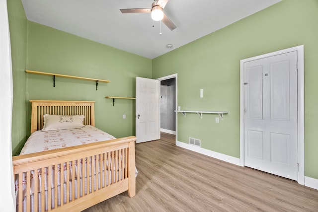 972 Weiant Ave, Newark, OH 43055 - bedroom featuring wood finished floors and a ceiling fan