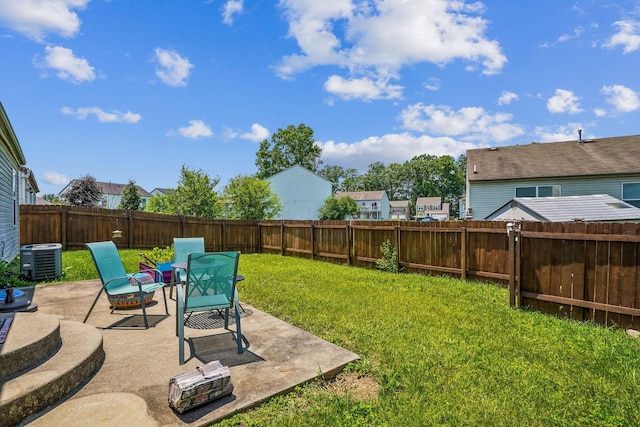 921 Harbinger Cir E, Columbus, OH 43213 - fenced backyard featuring a patio