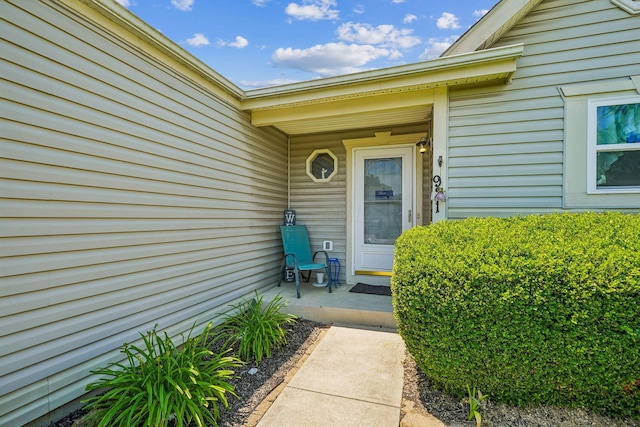 921 Harbinger Cir E, Columbus, OH 43213 - doorway to property with a porch