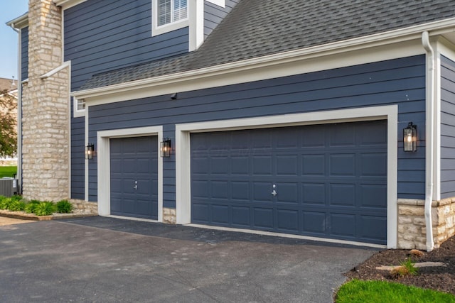 7212 New Albany Links Dr, New Albany, OH 43054 - garage featuring asphalt driveway