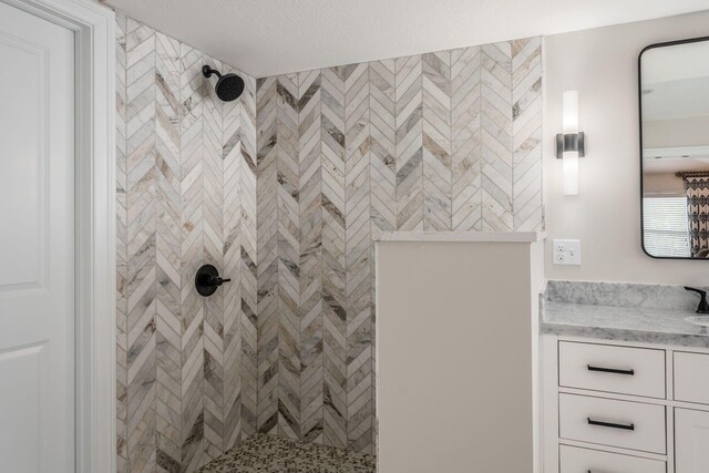 7212 New Albany Links Dr, New Albany, OH 43054 - full bath featuring tiled shower and vanity