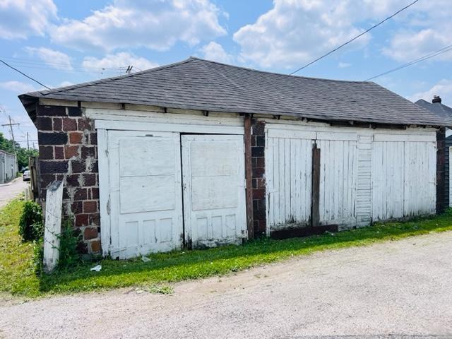 420 Jenkins Ave, Columbus, OH 43207 - view of detached garage