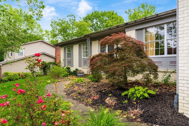 893 Singing Hills Ln, Columbus, OH 43235 - view of front of house with brick siding