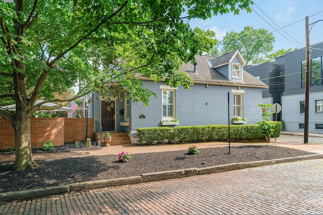33 E Frankfort St, Columbus, OH 43206 - view of front facade featuring brick siding