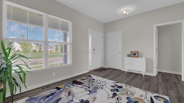 8145 Rhoderick Cir, Reynoldsburg, OH 43068 - foyer featuring dark wood finished floors and baseboards