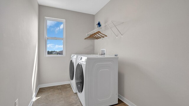 8145 Rhoderick Cir, Reynoldsburg, OH 43068 - laundry area with independent washer and dryer and baseboards