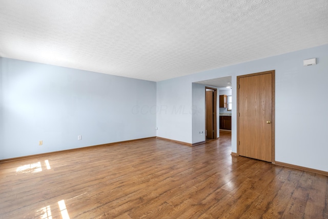 5722 Silver Spurs Ln, Galloway, OH 43119 - unfurnished room featuring light wood finished floors and a textured ceiling