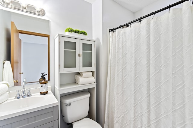5722 Silver Spurs Ln, Galloway, OH 43119 - full bath with vanity and a shower with curtain