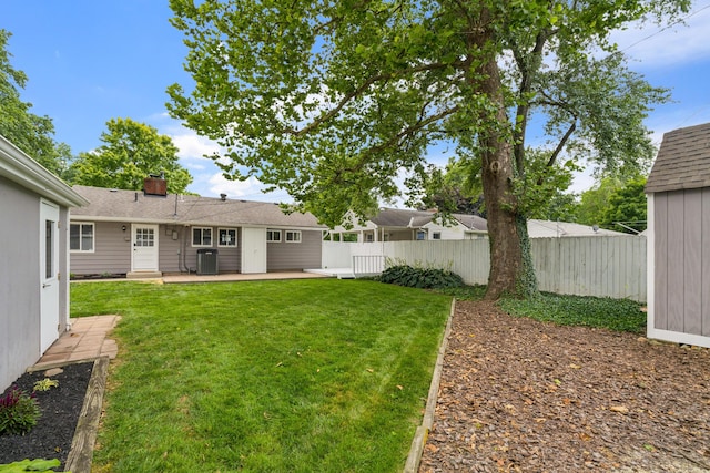 2554 Nottingham Rd, Upper Arlington, OH 43221 - view of yard featuring a patio
