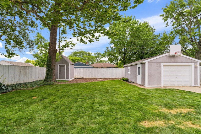2554 Nottingham Rd, Upper Arlington, OH 43221 - fenced backyard with an outdoor structure and a detached garage