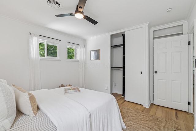 2554 Nottingham Rd, Upper Arlington, OH 43221 - bedroom with ornamental molding, light wood-style flooring, ceiling fan, and a closet
