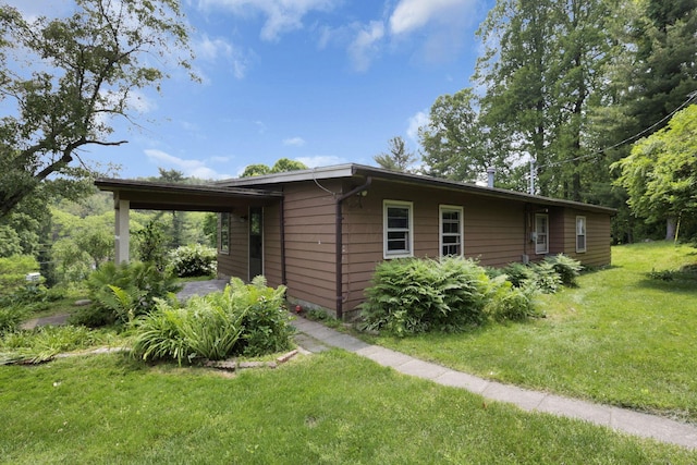 2083 Welsh Hills Rd, Granville, OH 43023 - view of side of property featuring a lawn