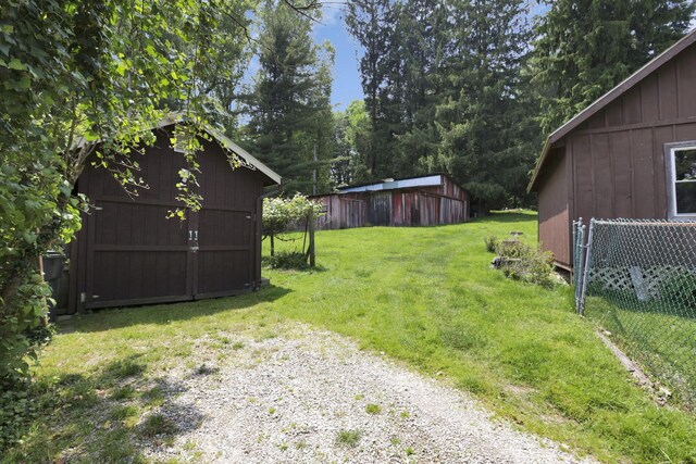 2083 Welsh Hills Rd, Granville, OH 43023 - view of yard with an outbuilding
