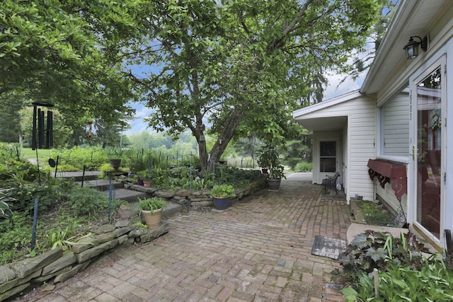 2083 Welsh Hills Rd, Granville, OH 43023 - view of patio / terrace
