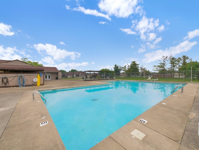 865 Westbury Ln S Unit 12B, Columbus, OH 43228 - community pool featuring a patio area