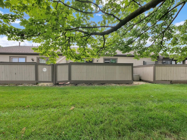865 Westbury Ln S Unit 12B, Columbus, OH 43228 - view of yard