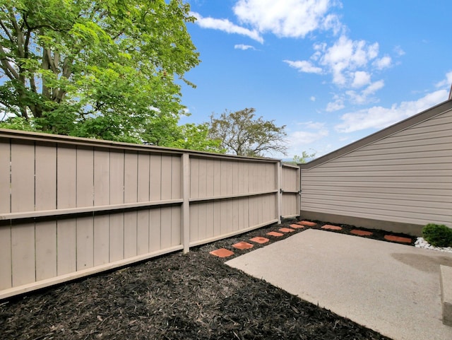 865 Westbury Ln S Unit 12B, Columbus, OH 43228 - view of patio / terrace