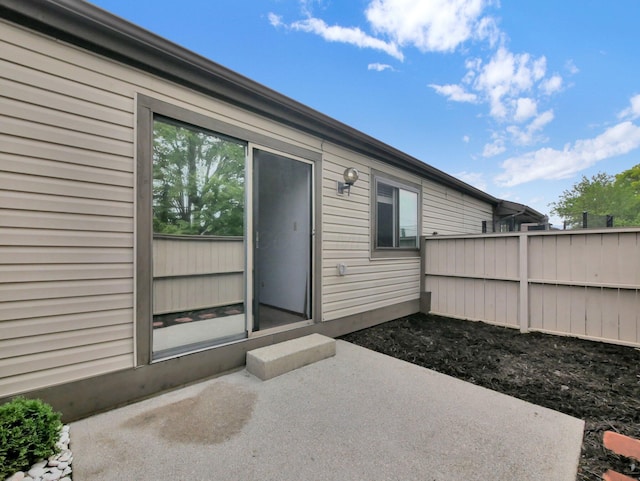 865 Westbury Ln S Unit 12B, Columbus, OH 43228 - entrance to property featuring a patio