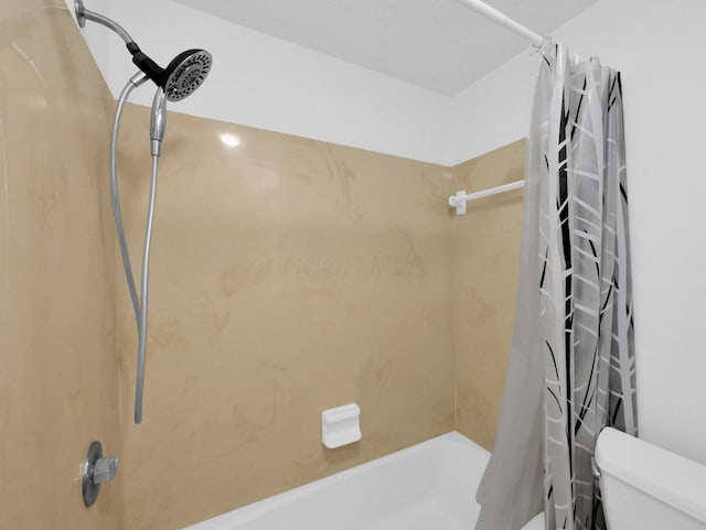 865 Westbury Ln S Unit 12B, Columbus, OH 43228 - bathroom with shower / bath combination with curtain and toilet