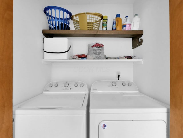 865 Westbury Ln S Unit 12B, Columbus, OH 43228 - washroom with washer and clothes dryer