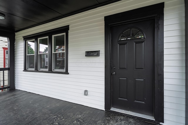 1591 Franklin Ave, Columbus, OH 43205 - view of exterior entry featuring a porch