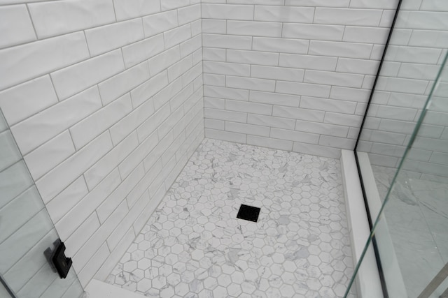 1591 Franklin Ave, Columbus, OH 43205 - full bath featuring a tile shower