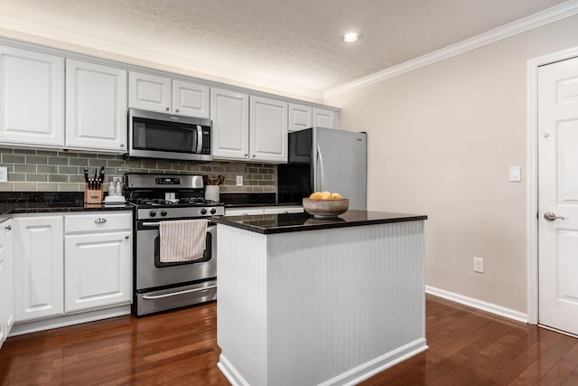 3381 Fishinger Mill Dr, Hilliard, OH 43026 - kitchen featuring stainless steel appliances, ornamental molding, dark wood-style floors, decorative backsplash, and a kitchen island