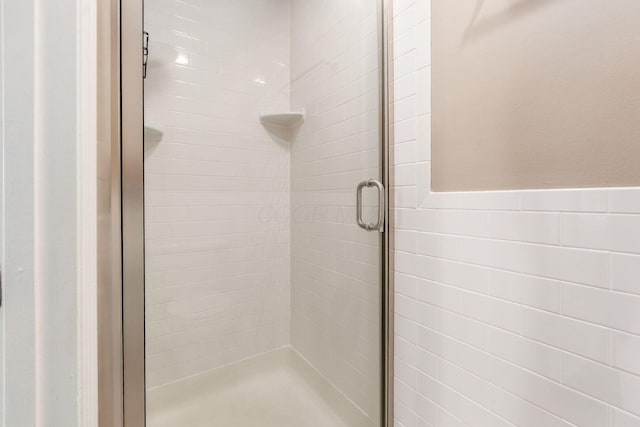 3381 Fishinger Mill Dr, Hilliard, OH 43026 - bathroom with a shower stall