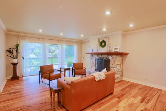 120 Hickory Ln, Lancaster, OH 43130 - living area featuring a fireplace, crown molding, light wood-type flooring, and recessed lighting