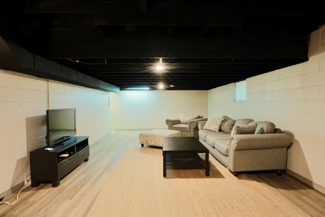 120 Hickory Ln, Lancaster, OH 43130 - living area featuring light wood-type flooring