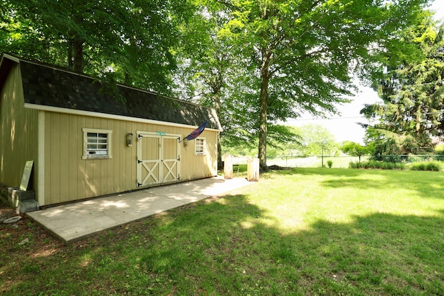 120 Hickory Ln, Lancaster, OH 43130 - view of yard with an outbuilding