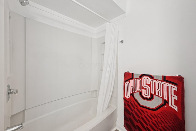 2082 Park Run Dr Unit A, Columbus, OH 43220 - full bathroom with shower / tub combo with curtain