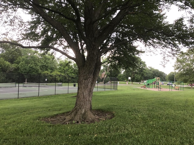 2082 Park Run Dr Unit A, Columbus, OH 43220 - view of community with a tennis court