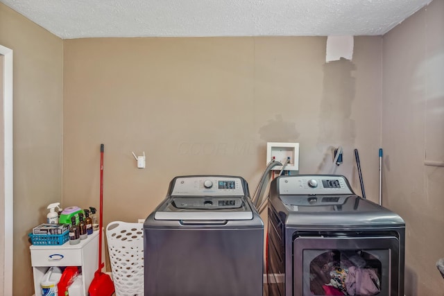 247 3rd St, La Rue, OH 43332 - laundry area featuring washer and clothes dryer and a textured ceiling