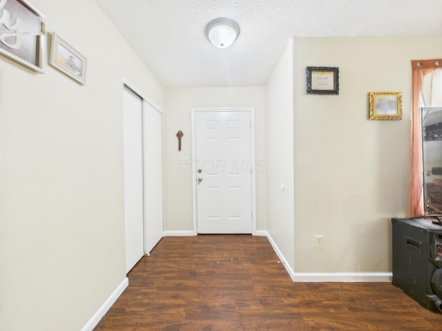 6343 Birchview Dr S Unit 6343-6345, Reynoldsburg, OH 43068 - entrance foyer featuring wood finished floors and a textured ceiling