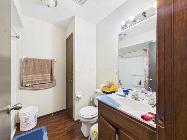 6343 Birchview Dr S Unit 6343-6345, Reynoldsburg, OH 43068 - bathroom featuring wood finished floors, vanity, and a shower with curtain
